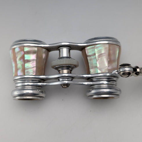 約 1900 年法國古董白色珍珠母裝飾有手柄的歌劇眼鏡、雙筒望遠鏡